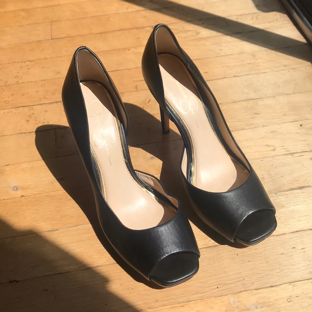 Jessica Simpson pumps